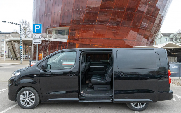 Autobusu noma Peugeot Traveller